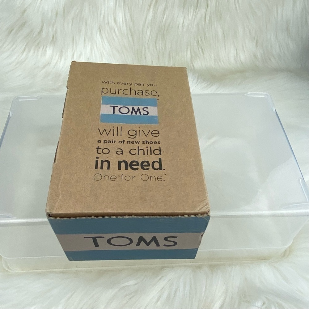 TOMS TINY CLASSIC BLACK CANVAS SHOES
SIZE 4 BABY - Picture 4 of 7
